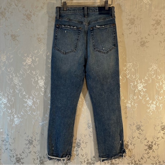 Abercrombie & Fitch Distressed Ultra High Rise Mom Jean Size 27/4R - Picture 8 of 11